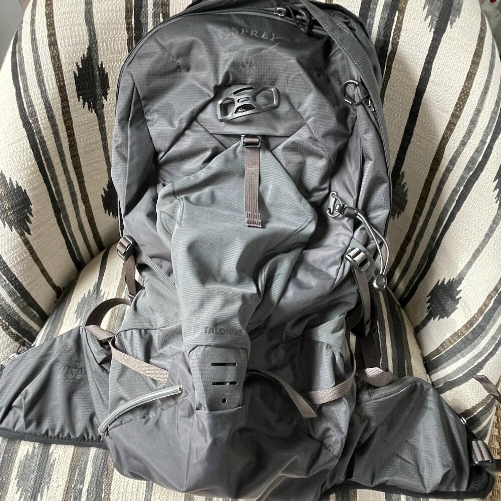 Osprey Talon 22L Men's Hiking Backpack with Hipbelt, Eclipse Grey, Large/X-Large